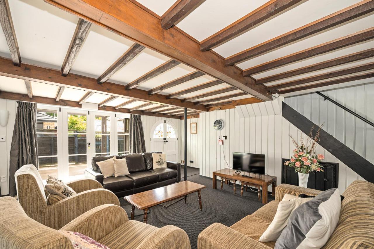 Springfield Rise Lodge - Rotorua Holiday Home Exterior photo
